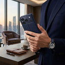 Eine stilvolle Schutzhülle für das Apple iPhone 17 Pro bietet nicht nur Schutz, sondern auch elegantes Design. Die Kombination aus einem navyblauen und einem beigen Material verleiht deinem Gerät einen modernen Look, während es gleichzeitig vor Kratzern und Stößen geschützt ist. Ideal für den täglichen Gebrauch!