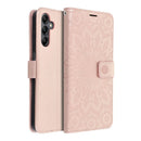Die abgebildete goldfarbene Handytasche ist ein eleganter Schutz für das Samsung Galaxy A14 4G / A14 5G. Ihr Design besticht durch ein Blumenmuster, das Stil und Funktionalität miteinander verbindet.