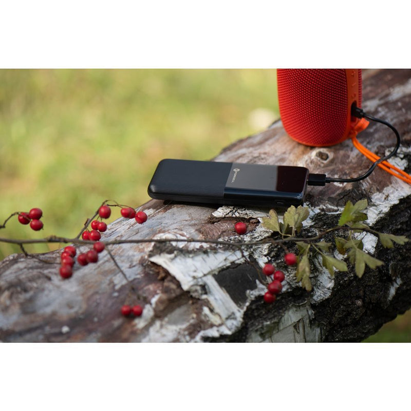 Entdecken Sie die P10k1 Powerbank mit 10.000 mAH & LCD-Anzeige! Perfekt für unterwegs, zeigt es den Ladestatus klar und lädt Ihre Geräte schnell. Ideal für Reisen!