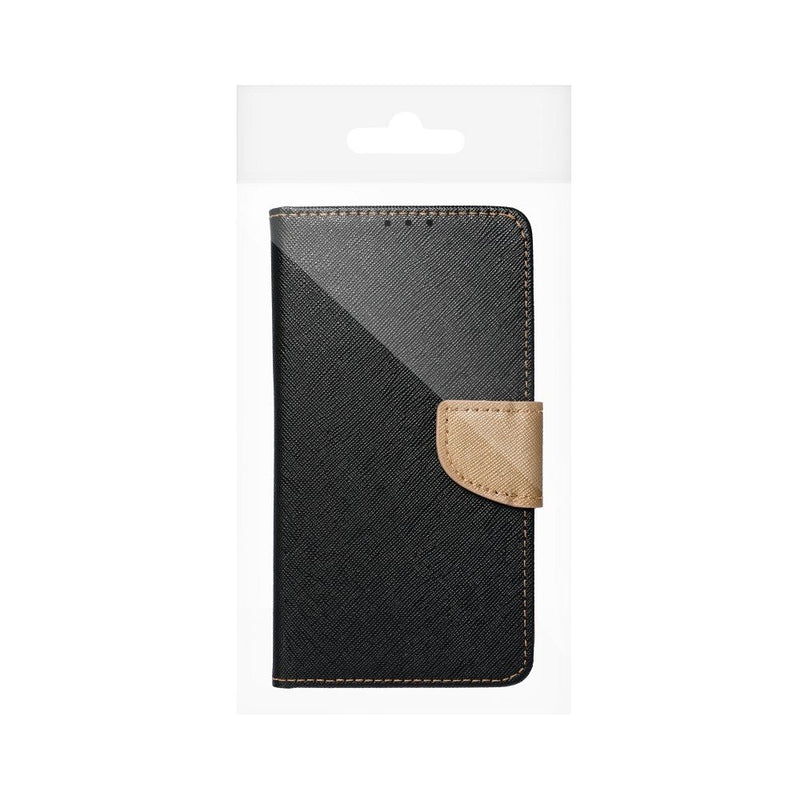 Entdecken Sie den perfekten Schutz für Ihr Samsung Galaxy A34 5G – die stilvolle schwarze Handytasche V3. Ihr elegantes Design mit strapazierfähigem Material bietet nicht nur Sicherheit vor Kratzern und Stößen, sondern auch einen Hauch von Klassik für Ihren Alltag.
