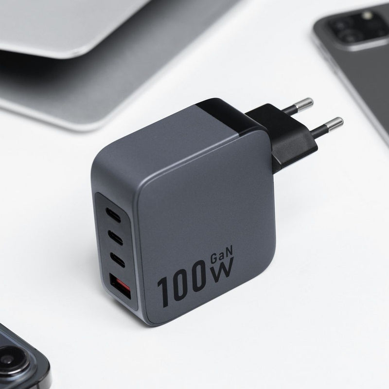 Forcell Ladegerät mit 100W Power Delivery und Quick Charge 4.0 bietet effizientes Schnellladen für mehrere Geräte. Kompakt, mit GAN-Technologie und 4 Ports (1x USB, 3x USB-C). Ideal für schnelles Laden unterwegs!