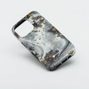 Entdecken Sie die robuste F-Protect Mirage Hülle für das Apple iPhone 16: Military Drop-Tested, MagSafe-kompatibel und mit innovativem 4D Durable Printing. Sicherer Schutz, ansprechendes Design!