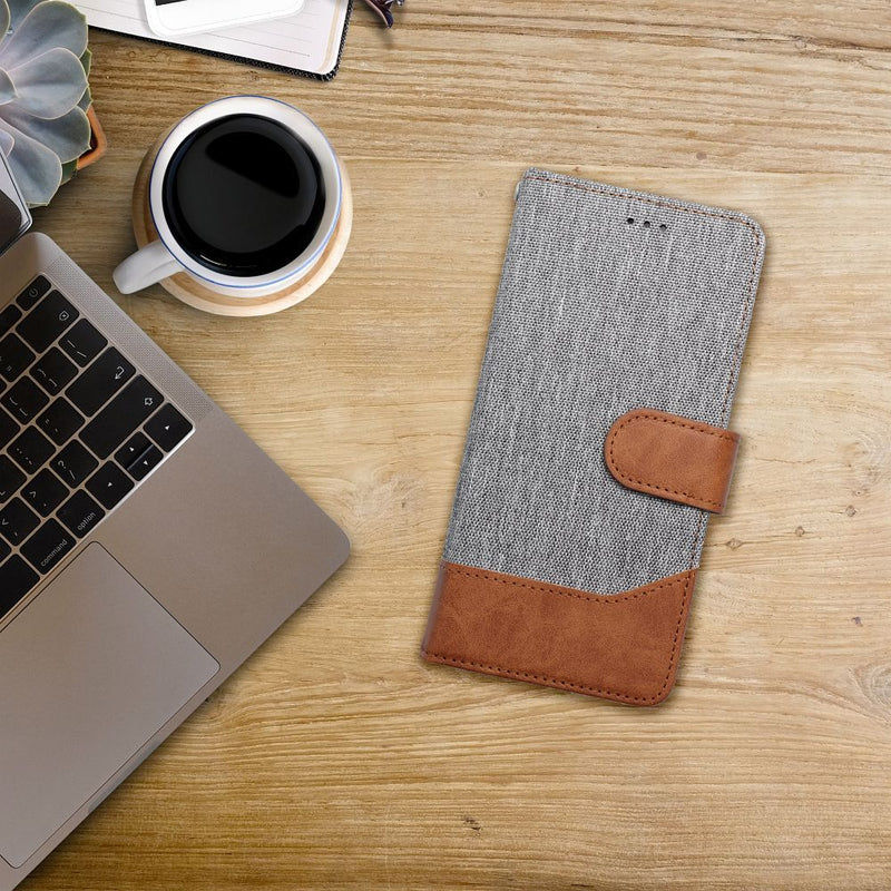 Schützen Sie Ihr Samsung Galaxy S25 Ultra stilvoll mit dem Jeans Book: Funktionale Hülle aus Denim mit Kartenfächern und robustem Verschluss für maximalen Schutz und Trend-Design. Ideal für stilbewusste Nutzer!