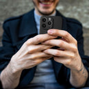 Schützen Sie Ihr Apple iPhone 17 Pro optimal mit dem Silikon Mag Cover. MagSafe-kompatibel, ermöglicht es kabelloses Laden. Hochwertiges Material und rutschfeste Oberfläche bieten maximalen Komfort und Sicherheit. Ideal für den Alltag!