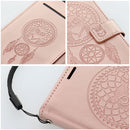 Entdecken Sie das MEZZO Holster für das Samsung Galaxy A57! Dieses elegante Etui aus strapazierfähigem Eco-Leder bietet Platz für Karten und Bargeld. Mit praktischem Kabelstrang, magnetischer Schließe und hochwertigem Design bleibt Ihr Smartphone stilvoll und sicher verstaut.