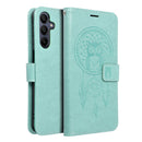 Verleihen Sie Ihrem Samsung Galaxy A15 4G / A15 5G einen Hauch von Eleganz und Schutz mit dieser grünen Handytasche. Das stilvolle Design mit einer geprägten Eule im Traumfänger-Stil fügt eine spirituelle Note hinzu, während die robuste Bauart Ihr Handy vor Stößen und Kratzern bewahrt. Ideal für den Alltagsgebrauch mit einem praktischen Verschluss für sicheren Halt und Aussparungen für die Kamera und Anschlüsse.