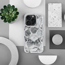 Entdecken Sie den eleganten Schutz für Ihr Apple iPhone 16: Die Silber V3 Schutzhülle bietet nicht nur robusten Schutz vor Stößen und Kratzern, sondern verleiht Ihrem Smartphone mit ihrem geometrischen Marmordesign einen Hauch von Luxus und Stil. Sicherheit trifft auf Ästhetik – perfekt für die moderne Technikliebhaberin und den Technikliebhaber.