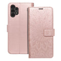 Eleganz trifft auf Schutz: Diese goldfarbene Schutzhülle für das SAMSUNG A13 4G verbindet Funktionalität mit einem ansprechenden Design, verziert mit einem filigranen, floralen Muster für einen stilvollen Look.