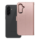 Entdecken Sie das MEZZO Holster für Ihr Samsung Galaxy A36! Mit elegantem, druckgeprägtem Design, Fächern für Karten und Dokumente sowie praktischem Tragegurt ist es die perfekte Kombination aus Stil und Funktionalität. Sichern Sie Ihr Smartphone stilvoll!