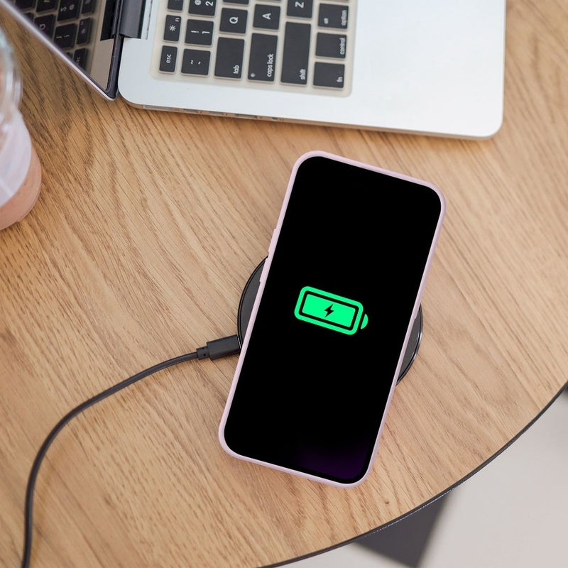 Schützen Sie Ihr Apple iPhone 17 Pro optimal mit dem Silikon Mag Cover! Es bietet nicht nur Schutz vor Stößen und Kratzern, sondern unterstützt auch das MagSafe-induktive Laden. Ideal für jede Situation.